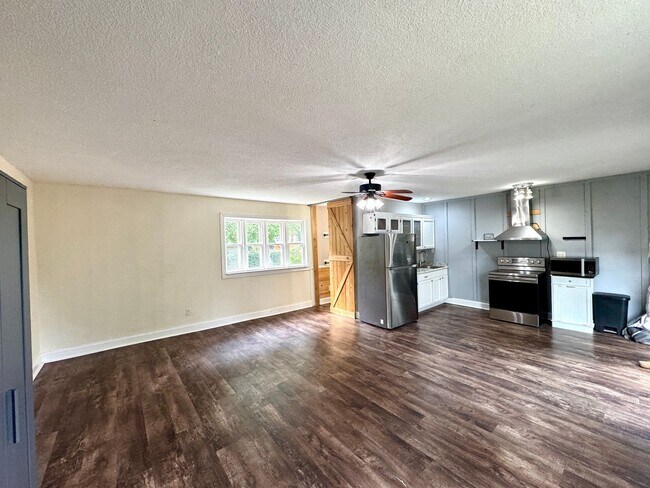 Building Photo - 9251 Atwood Ave