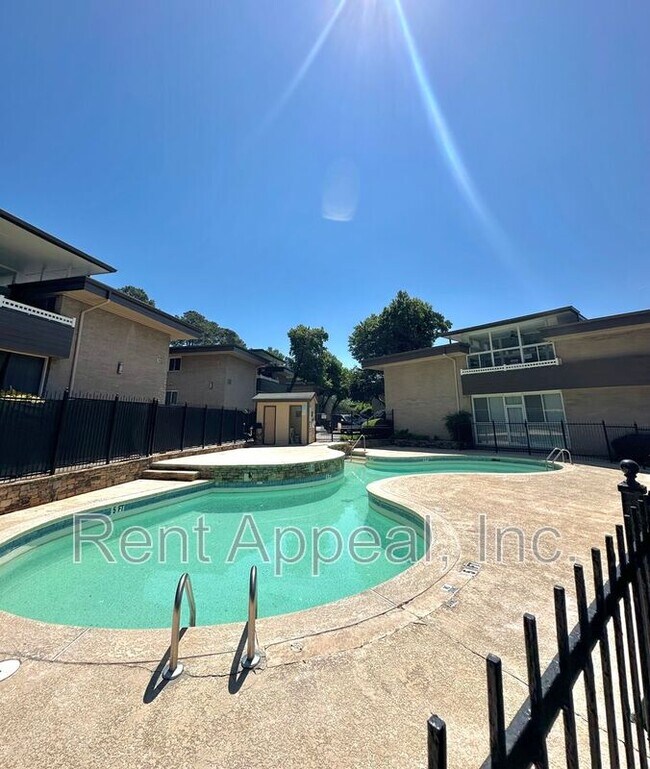 Building Photo - 346 Carpenter Dr NE