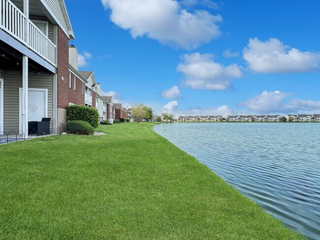 Building Photo - Luxurious Lakeside Living: Spacious 2-Bedr...