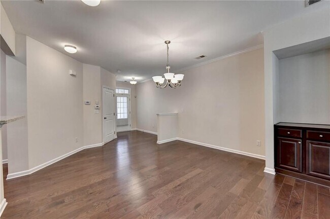 Building Photo - 2152 Greencrest Cir
