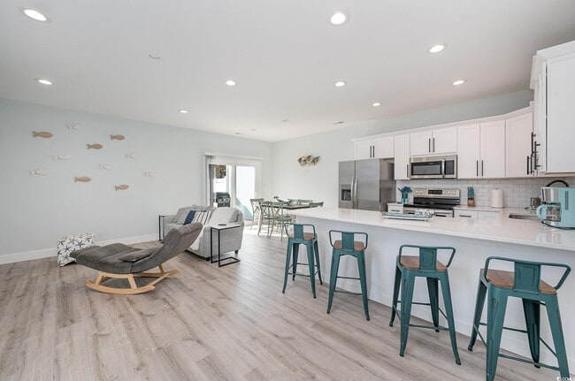 Building Photo - 503 30th Ave N