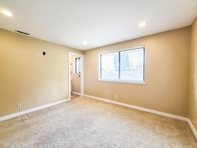 Building Photo - 3BD 2BA Rambler