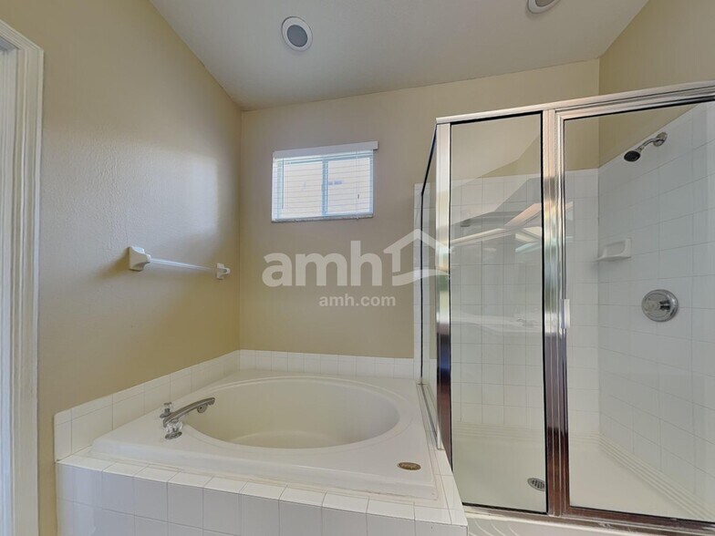 Building Photo - 9309 Hunters Park Way