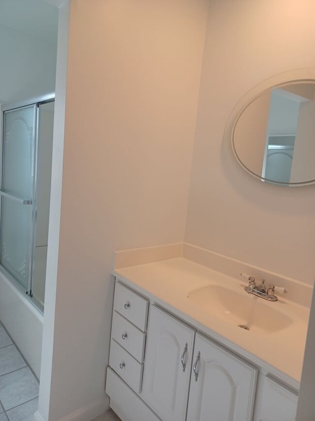 Building Photo - Welcome to this beautiful 4-bedroom, 2-bathroom home located in the desirable Virginia Beach, VA