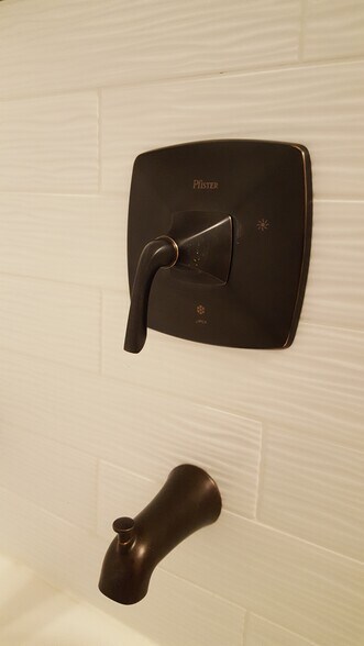 Bathroom - 27 High St