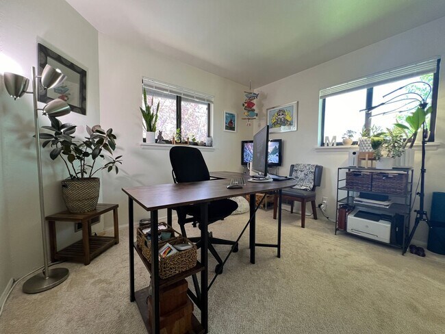 Building Photo - Spacious 4 Bed/3.5 Bath in Boulder - Available July 6th!