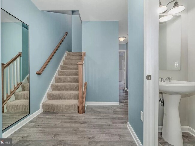 Building Photo - 3 Bedroom Townhome in Hanover