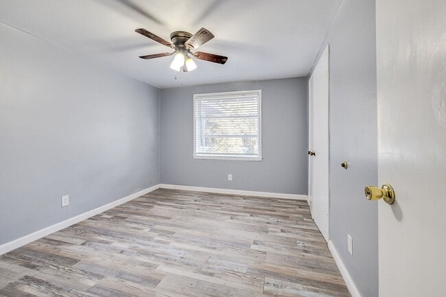 Building Photo - Charming 3-Bedroom 1.5 Bath Cottage-Style Bungalow with Open Floorplan and Kitchen Island