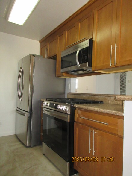Building Photo - 20327 Saticoy St