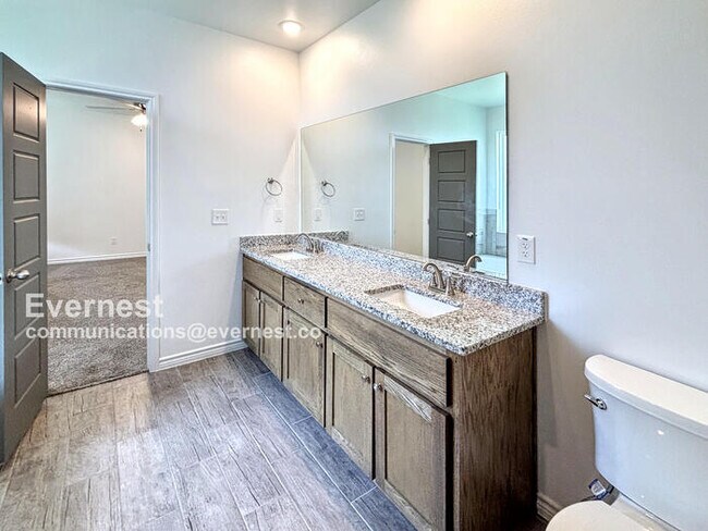 Building Photo - 718 Freedom Cir