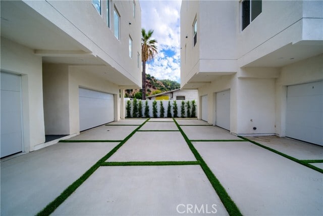 Building Photo - 257 S Ave 54