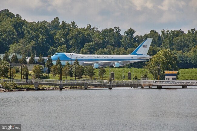 Building Photo - 145 Riverhaven Dr