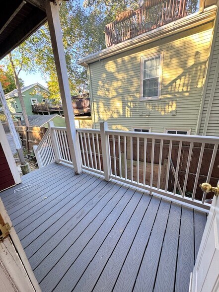 Private Deck - 19 Rockview St