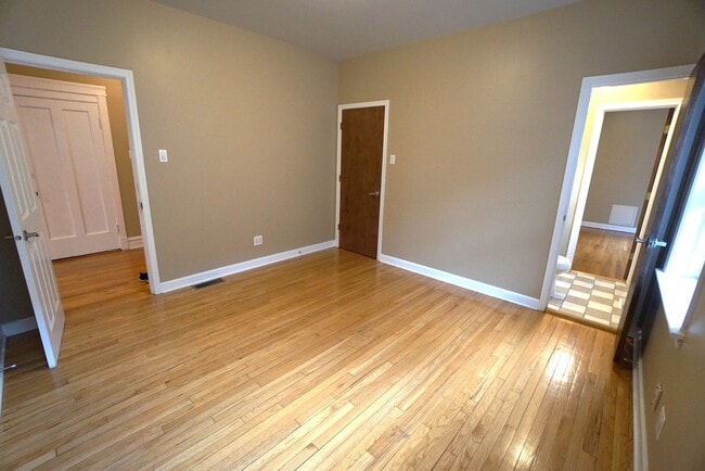 Building Photo - 1537 W Juneway Terrace