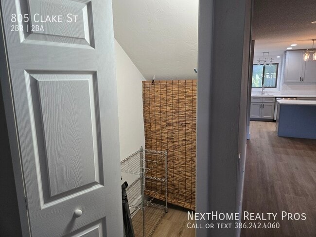 Building Photo - 805 Clake St