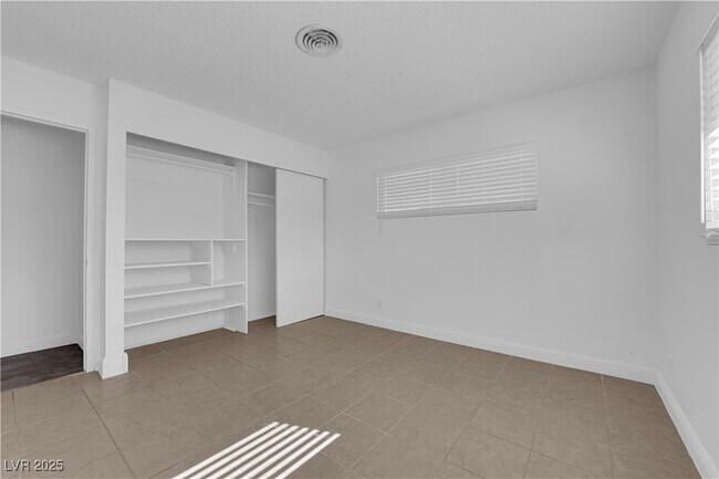 Building Photo - 105 Woodley St