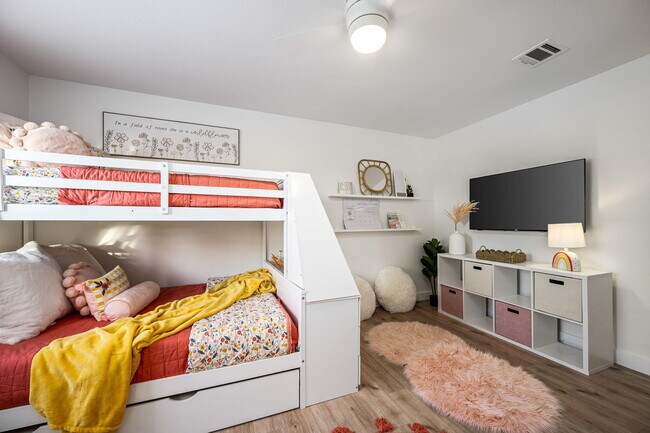 Building Photo - 76817 Manor Ln