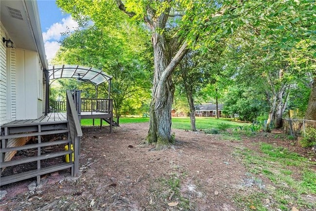 Building Photo - 410 Milton Ave