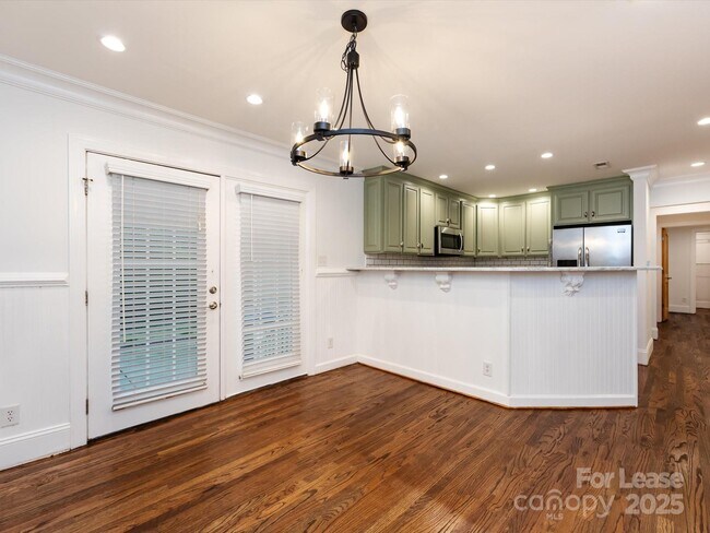 Building Photo - 3109 Forest Lawn Dr