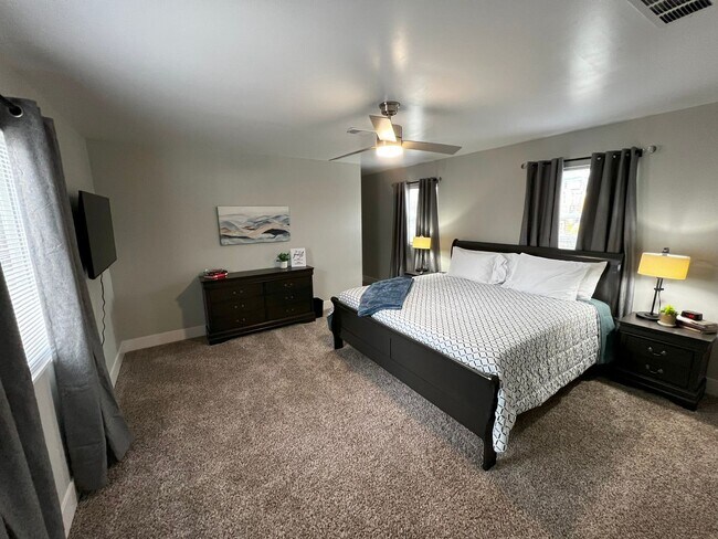 Building Photo - Fully Furnished rental with excellent central location in North cincinnati Suburbs