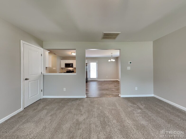 Building Photo - 147 Cattail Ln