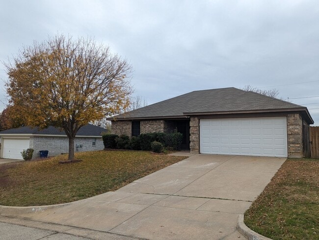 Primary Photo - Modern Amenities & Ideal Location in Burle...