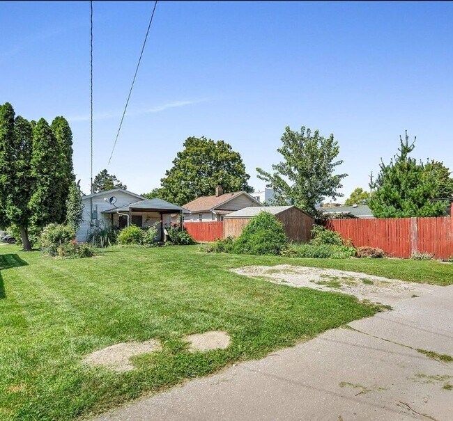 Building Photo - Great one bedroom - Located in Rock Island