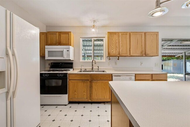 Building Photo - 2502 Cypress Ln