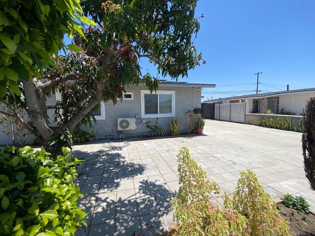 Building Photo - 15522 Claretta Ave