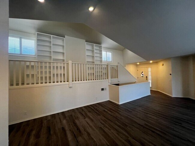 Building Photo - 736 Hillside Dr