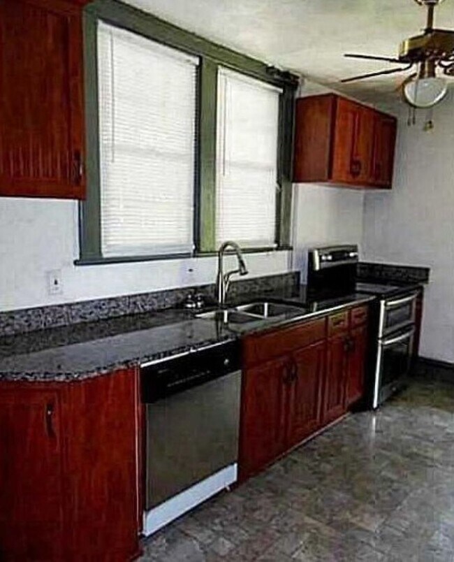 Building Photo - Spacious 1 Bedroom Apartment in Euwanee Park
