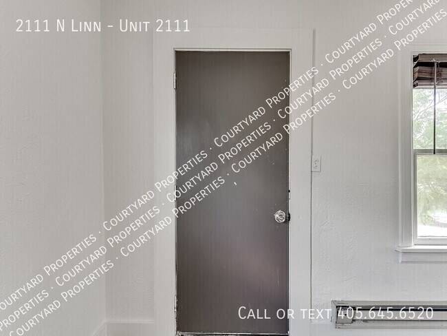 Building Photo - 2111 N Linn Ave