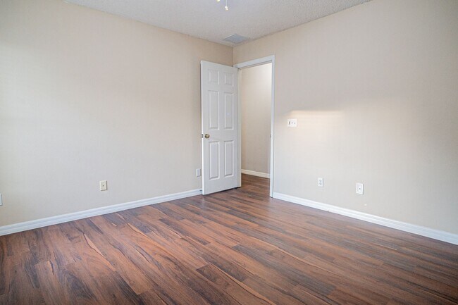 Building Photo - 1836 Ridge Valley St