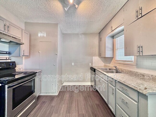 Building Photo - 1436 NE 8th St