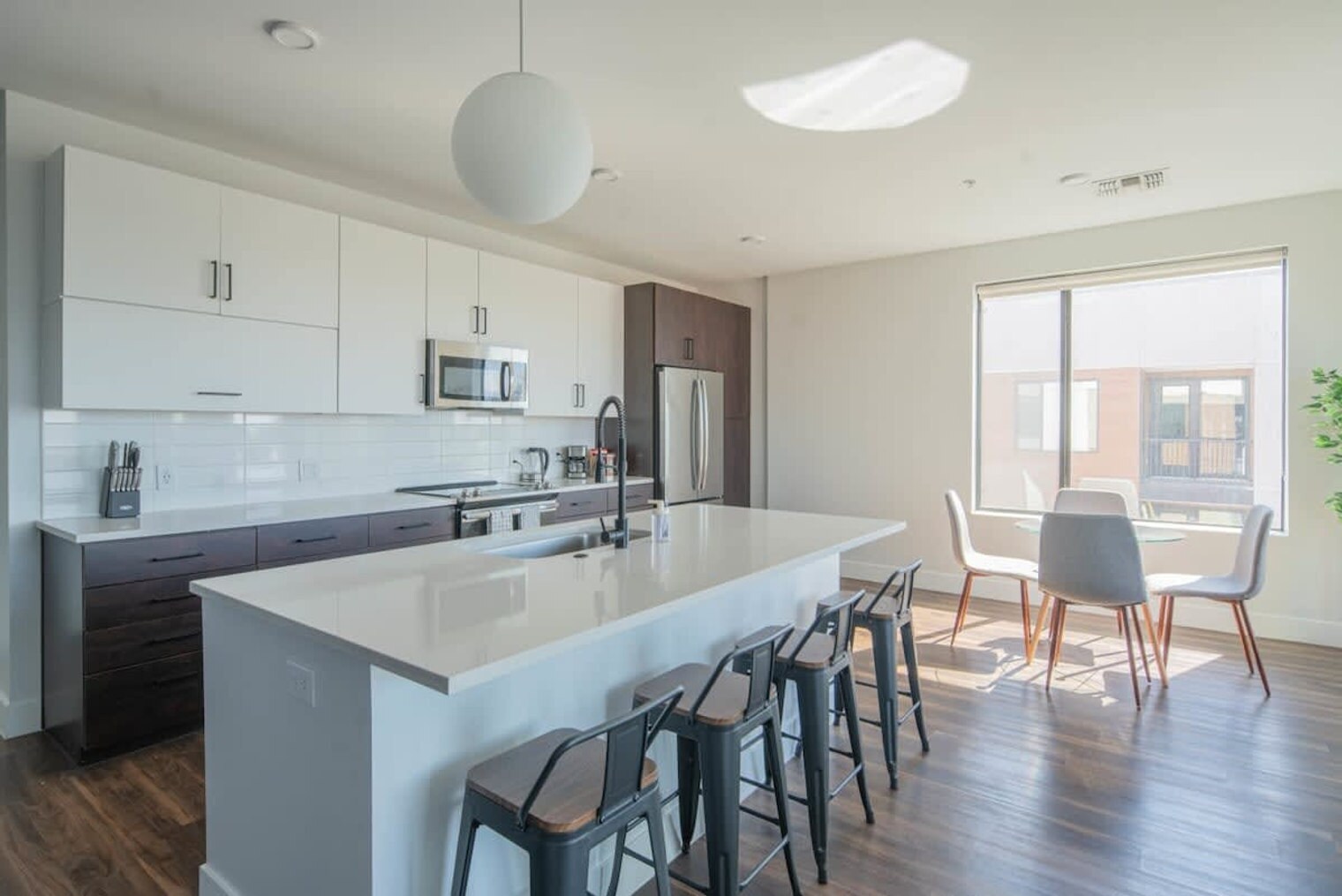 Building Photo - 701 W Rio Salado Pkwy