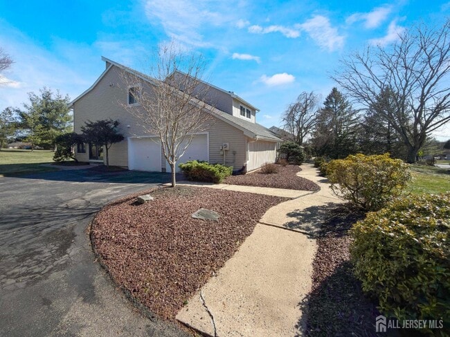 Building Photo - 592 Cabot Hill Rd