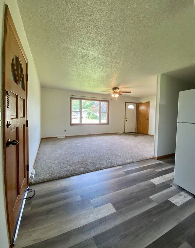 Building Photo - $1,450 | 2 Bedroom, 1 Bathroom House | Pet Friendly* | Available for July 1st, 2026 Move In!