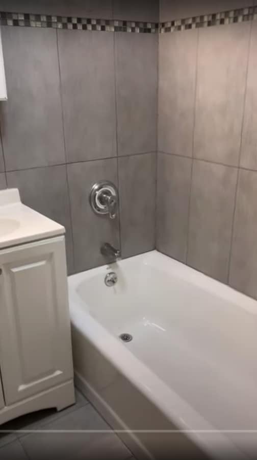 Building Photo - 414 E 10th St