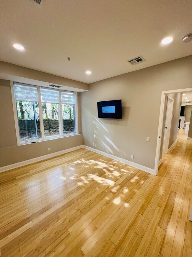 Building Photo - 182 Gay St