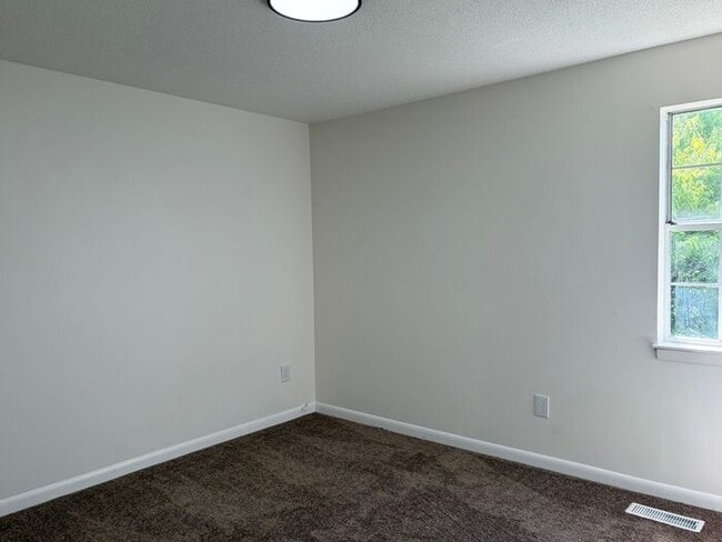Building Photo - Affordable 2 bedroom Duplex w/Yard