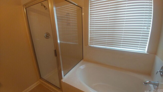 Building Photo - 9215 Mare Country