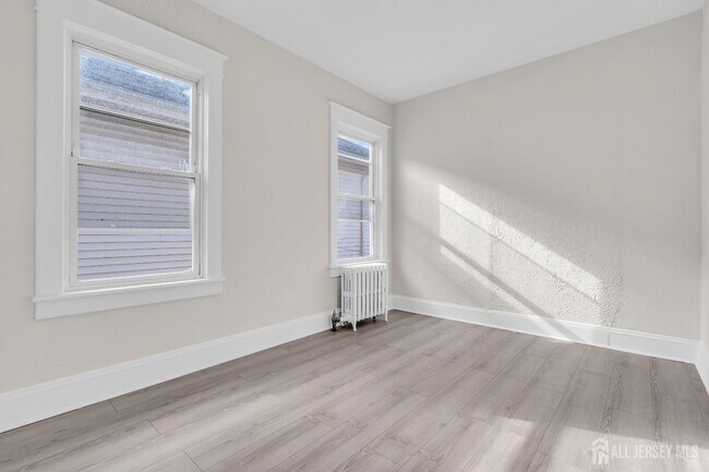 Building Photo - 375 Delavan St