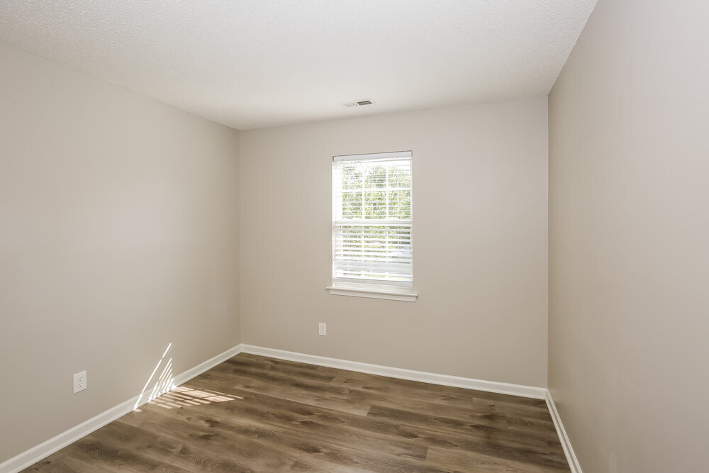 Building Photo - 137 Lantana Dr