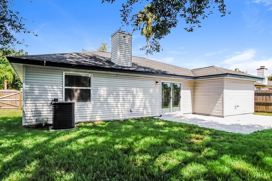 Building Photo - 3750 Barbizon Cir S