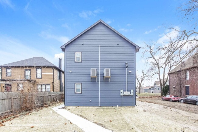 Building Photo - "Spacious 3-Bed, 2-Bath Urban Retreat on Winthrop Ave – Perfect for Comfortable Living!"