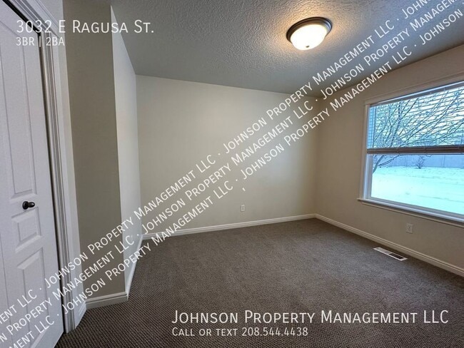 Building Photo - 3032 E Ragusa St