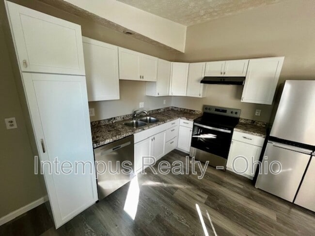 Building Photo - 2600 Saybrooke Dr