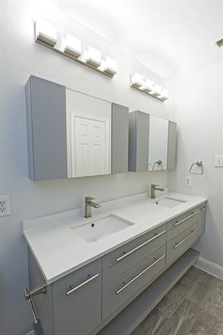 Building Photo - 9900 Presthope Dr