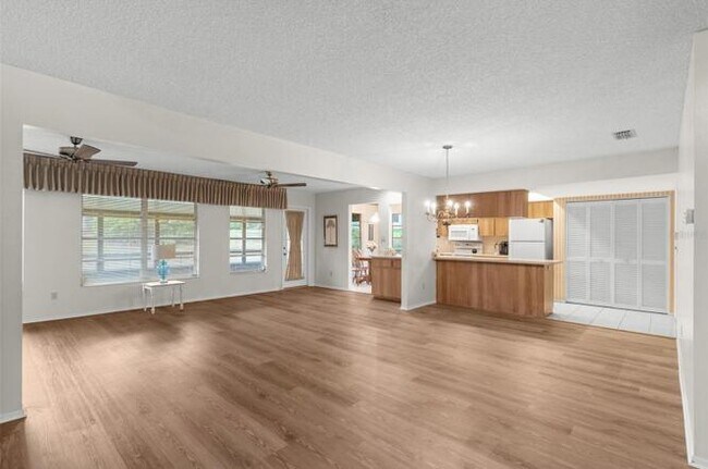 Building Photo - 1218 Gillespie Dr N