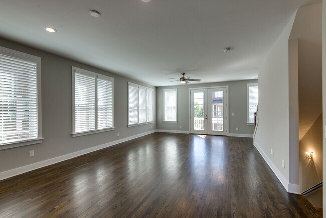 Building Photo - AVAILABLE NOW-E.Nashville- 3-Bed/3.5+ Bath...